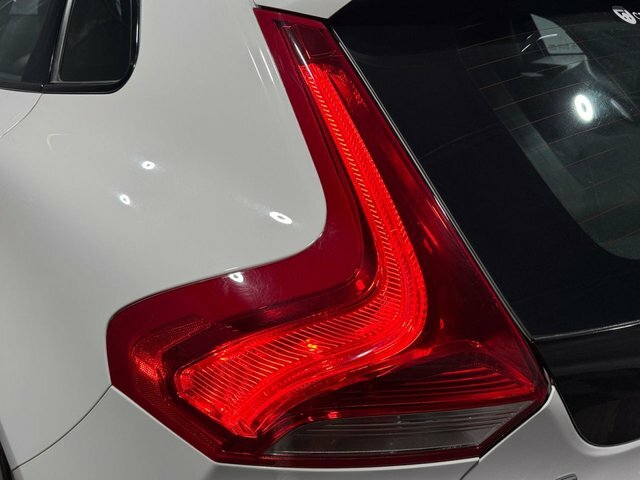 Volvo V40 Cross Country T3 Pro Hatchback LN18YGJ White #6