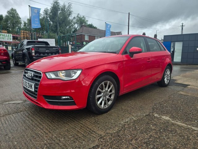 Audi A3 Tfsi Se Sportback Red #2