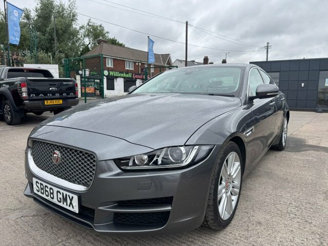 Jaguar XE Portfolio Saloon Grey #2