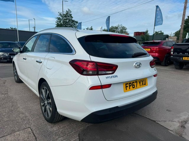 Hyundai I30 Crdi Premium Tourer White #3