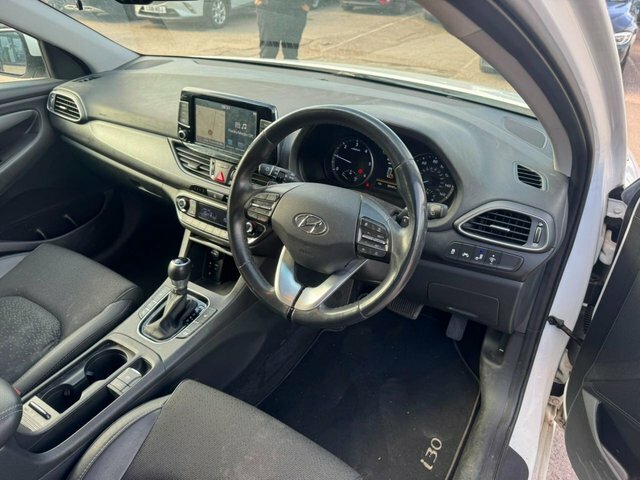 Hyundai I30 Crdi Premium Tourer White #5