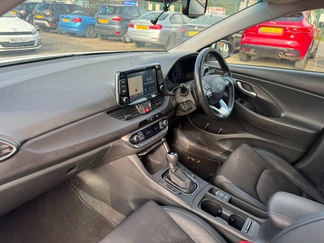 Hyundai I30 Crdi Premium Tourer White #6