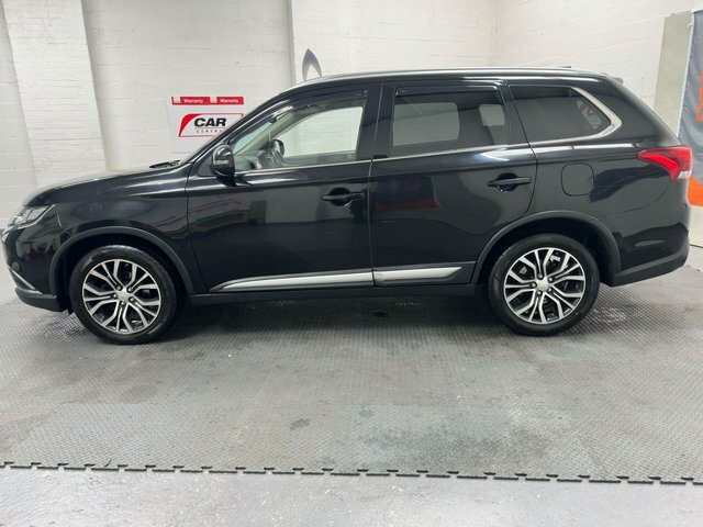 Mitsubishi Outlander 2.2 Di-d Juro Suv 4Wd Euro 6 147 Black #3