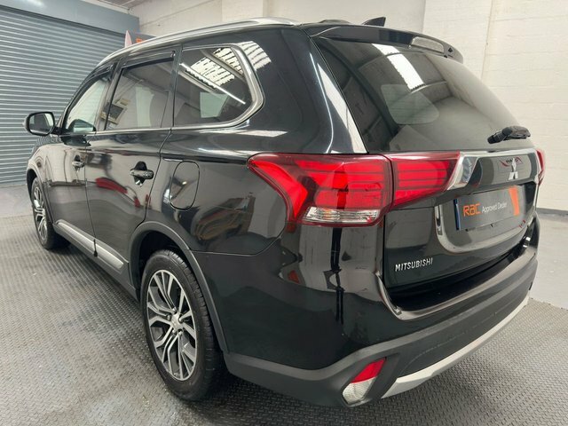 Mitsubishi Outlander 2.2 Di-d Juro Suv 4Wd Euro 6 147 Black #4