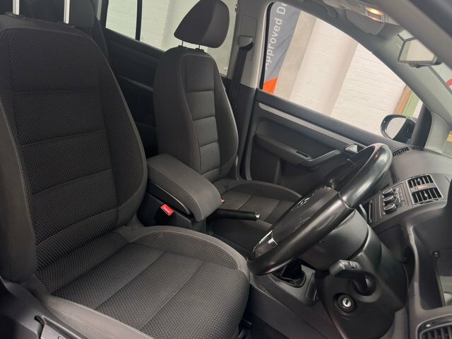 Volkswagen Touran   #11