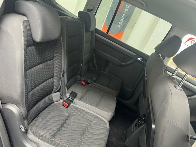 Volkswagen Touran   #22