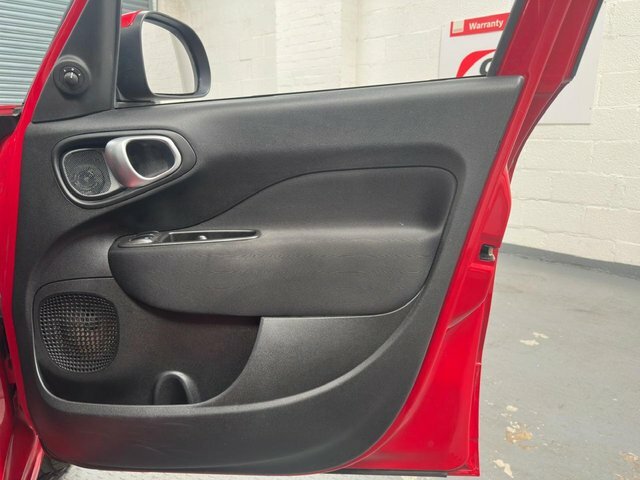 Fiat 500L Lounge Red #9