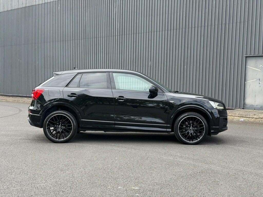 Audi Q2 1.5 Tfsi Cod 35 Black Edition Euro 6 Ss CF19UAT Black #4