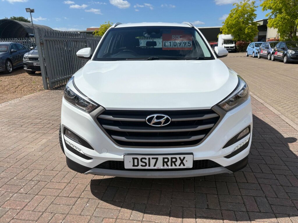 Hyundai Tucson 1.7 Crdi Blue Drive Se Nav Euro 6 Ss White #2