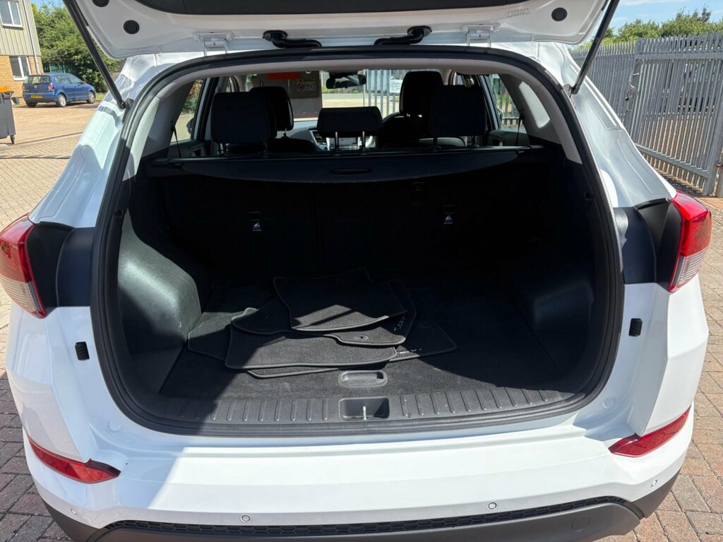Hyundai Tucson 1.7 Crdi Blue Drive Se Nav Euro 6 Ss White #6