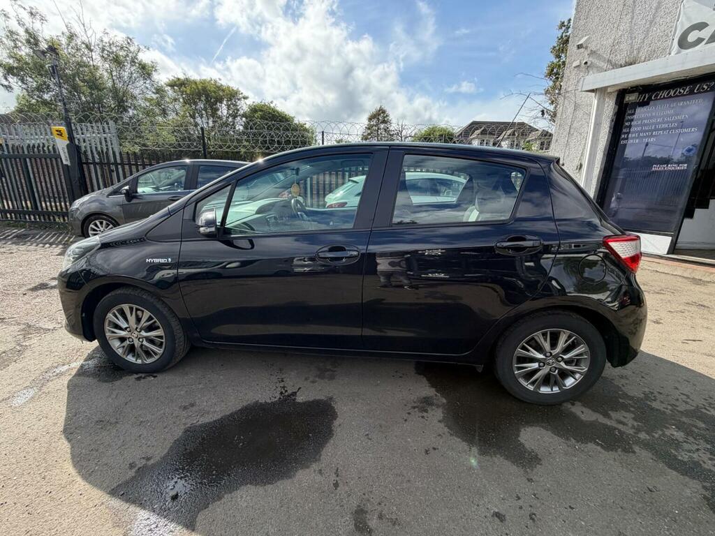 Toyota Yaris 1.5 Vvt-h Icon Tech E-cvt Euro 6 Ss LC67CVN Black #4