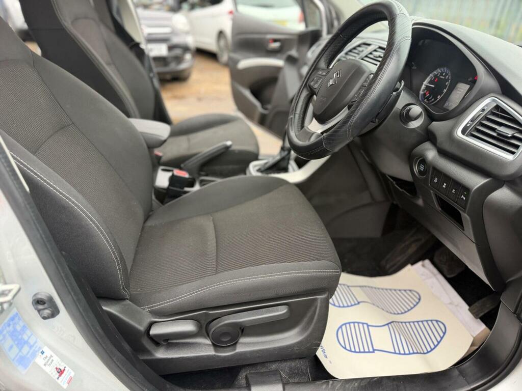 Suzuki SX4 S Cross Hatchback  #34