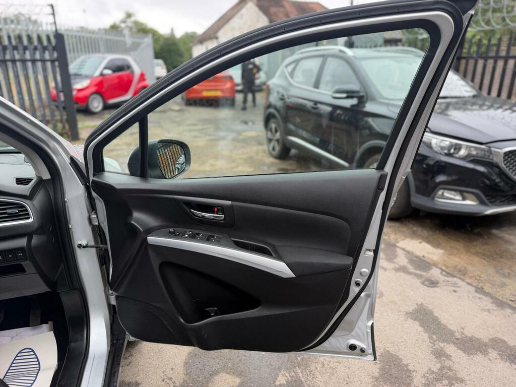 Suzuki SX4 S Cross Hatchback  #41