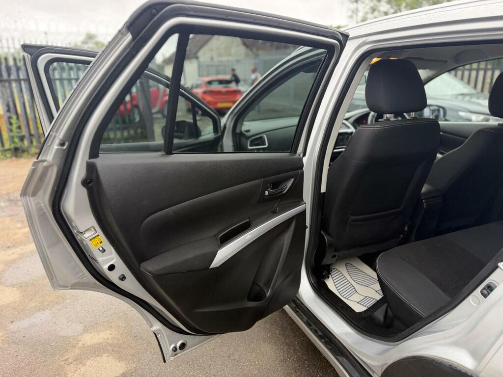 Suzuki SX4 S Cross Hatchback  #42