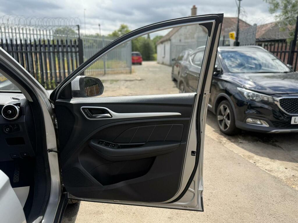 MG ZS Zs Exclusive T Red #32