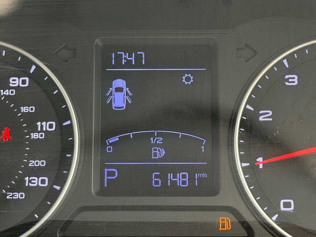 MG ZS 44.5Kwh Exclusive Suv 143 Ps Blue #40