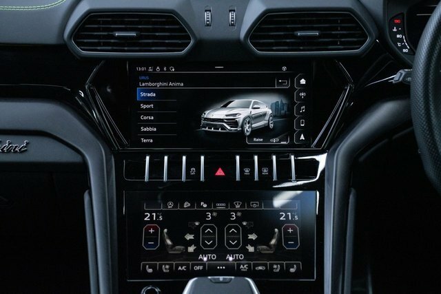 Lamborghini Urus V8 Black #19