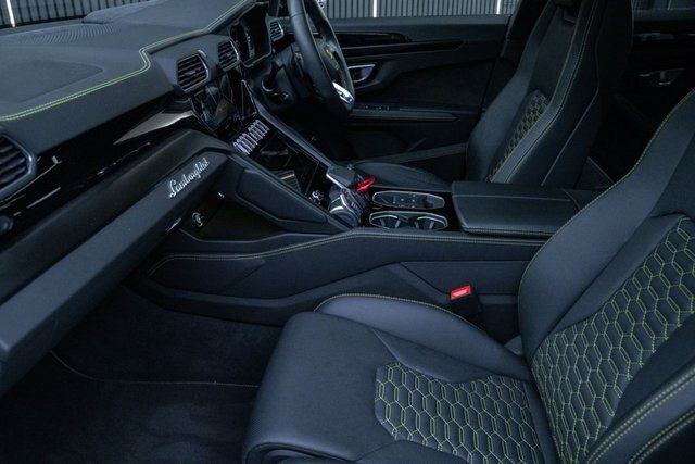 Lamborghini Urus V8 Black #33
