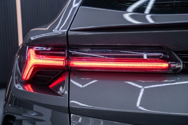 Lamborghini Urus V8 Black #10