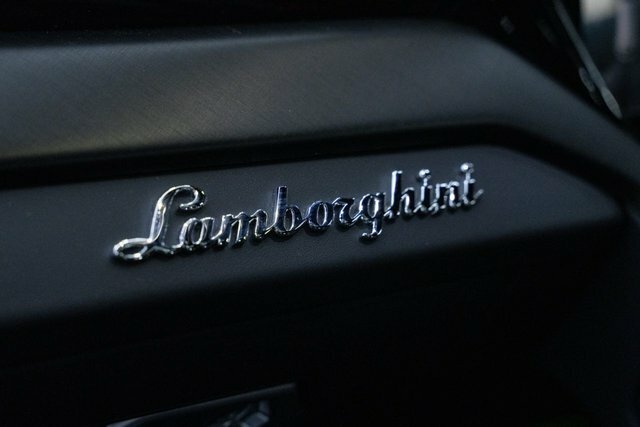 Lamborghini Urus V8 Black #34