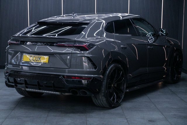 Lamborghini Urus V8 Black #9