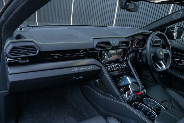 Lamborghini Urus V8 Black #32