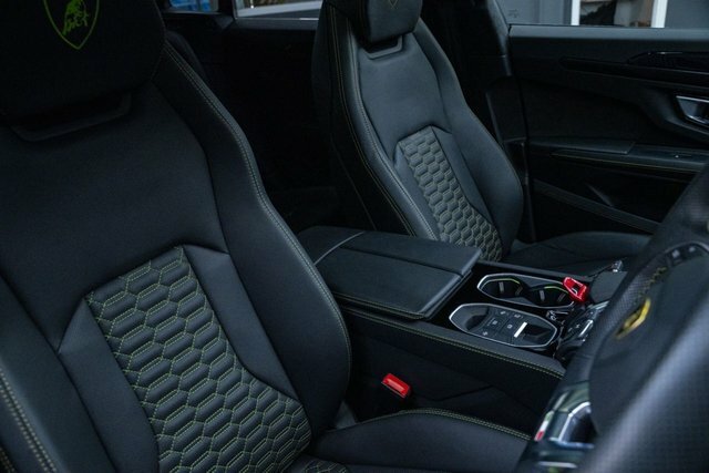 Lamborghini Urus V8 Black #15