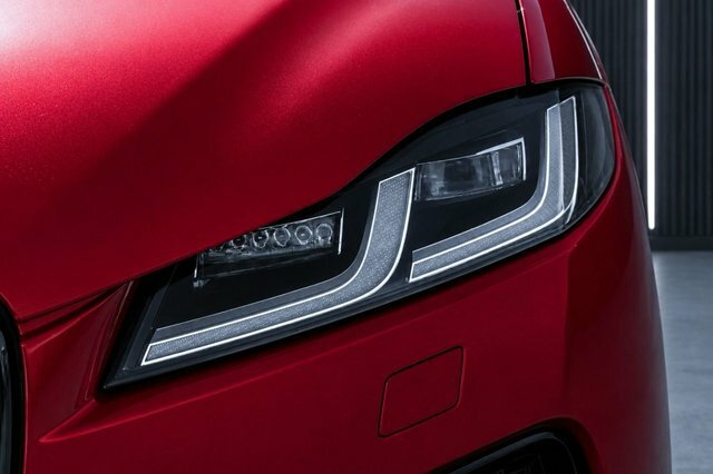 Jaguar F-Pace 2.0 P400e 17.1Kwh R-dynamic Hse Suv Plu Red #4