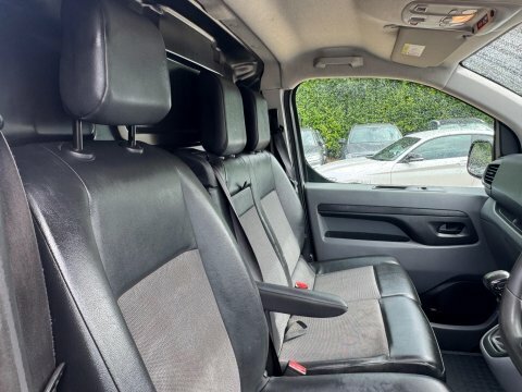 Vauxhall Vivaro 1.5L Sportive White #37