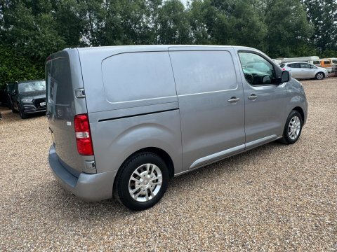 Vauxhall Vivaro 1.5L Sportive White #18