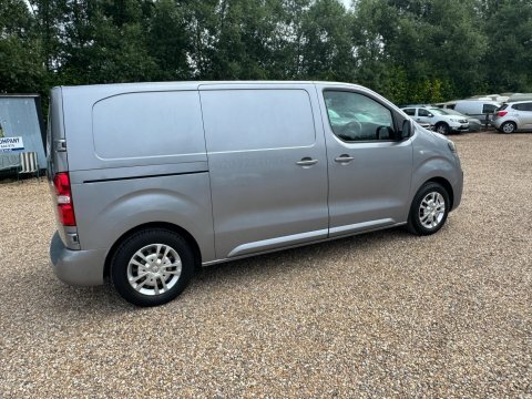 Vauxhall Vivaro 1.5L Sportive White #23