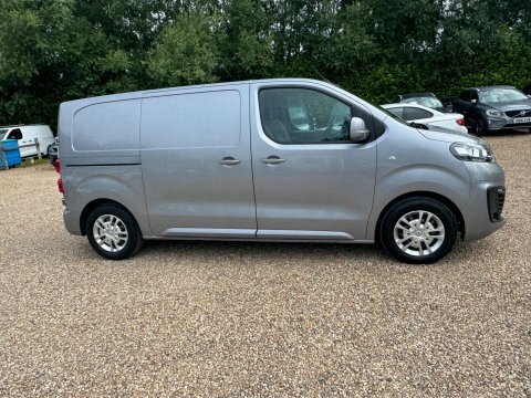 Vauxhall Vivaro 1.5L Sportive White #26