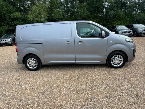 Vauxhall Vivaro 1.5L Sportive White #21