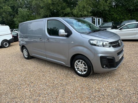 Vauxhall Vivaro 1.5L Sportive White #28