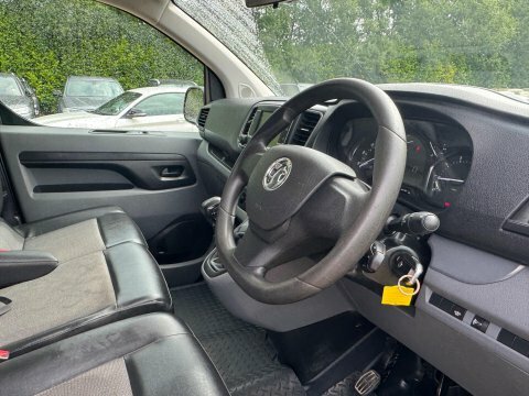 Vauxhall Vivaro 1.5L Sportive White #33