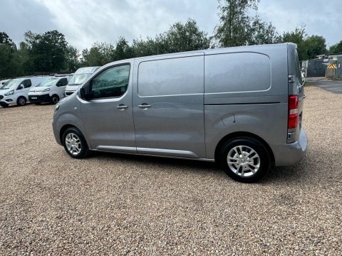 Vauxhall Vivaro 1.5L Sportive White #14