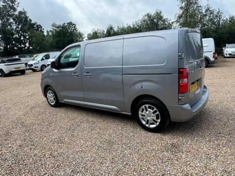 Vauxhall Vivaro 1.5L Sportive White #12