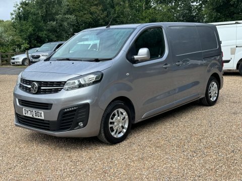 Vauxhall Vivaro 1.5L Sportive White #7