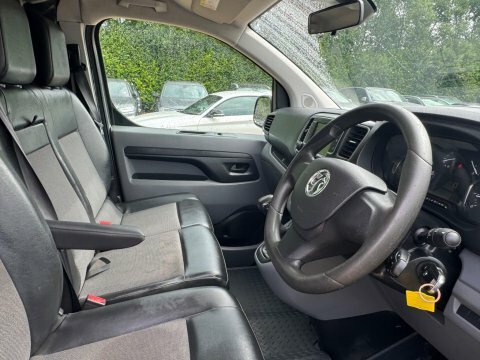 Vauxhall Vivaro 1.5L Sportive White #38