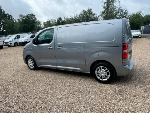 Vauxhall Vivaro 1.5L Sportive White #13