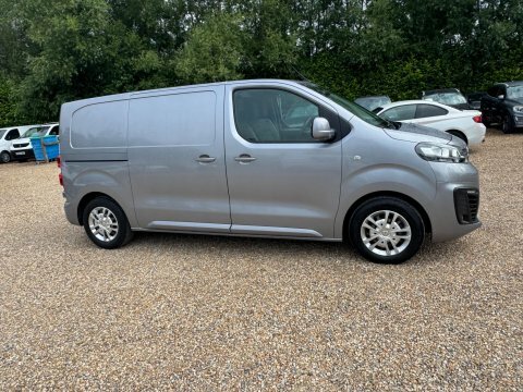 Vauxhall Vivaro 1.5L Sportive White #25