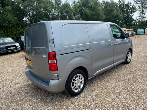 Vauxhall Vivaro 1.5L Sportive White #19