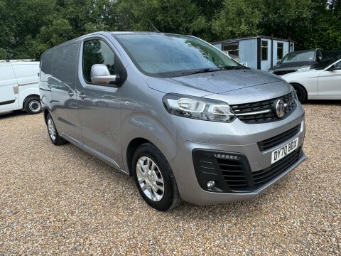 Vauxhall Vivaro 1.5L Sportive White #31