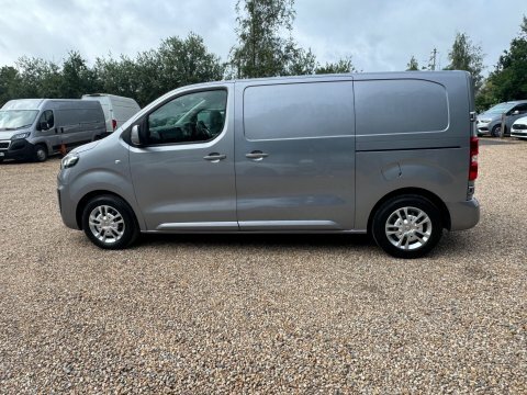 Vauxhall Vivaro 1.5L Sportive White #11