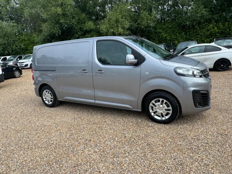 Vauxhall Vivaro 1.5L Sportive White #24