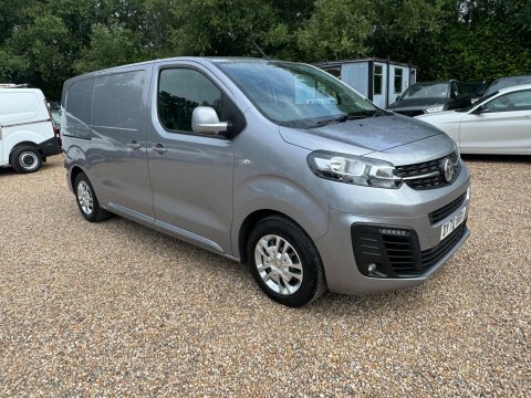 Vauxhall Vivaro 1.5L Sportive White #27