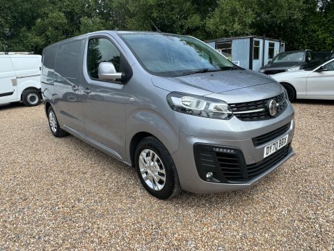 Vauxhall Vivaro 1.5L Sportive White #32