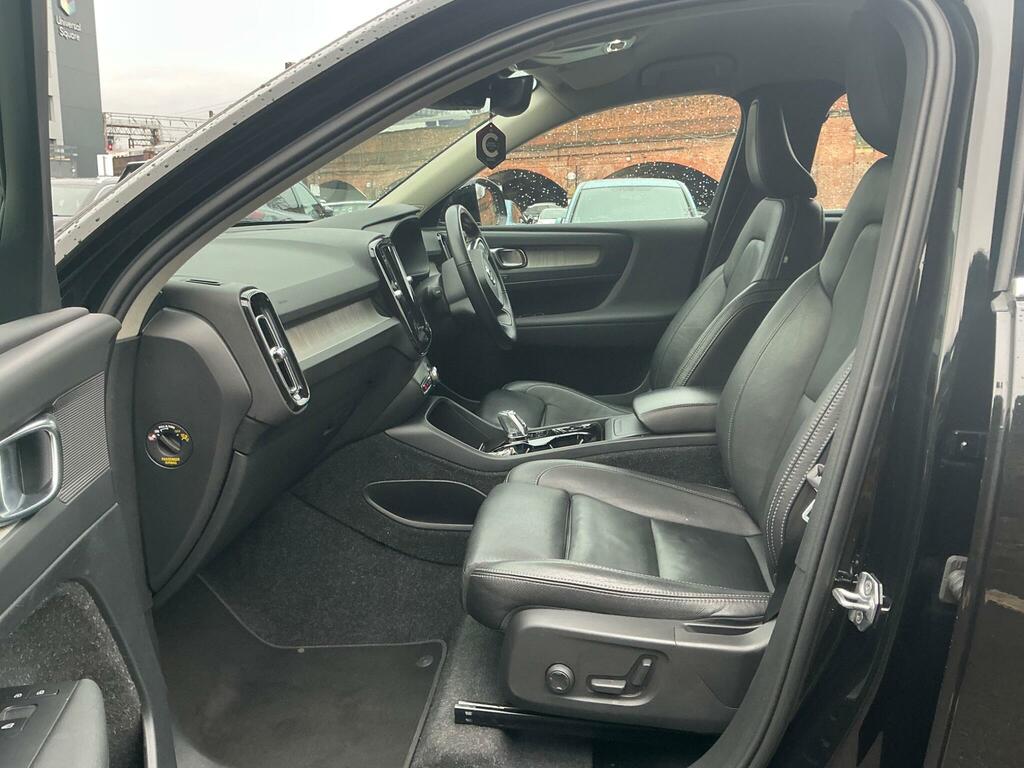 Volvo XC40 T3 R-design Black #42