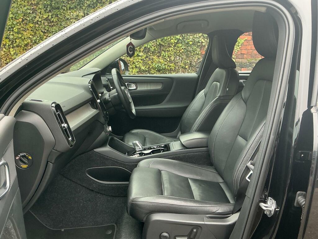 Volvo XC40 T3 R-design Black #41