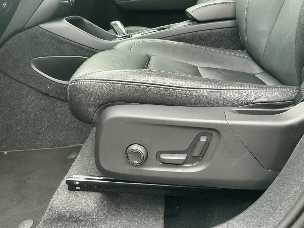 Volvo XC40 T3 R-design Black #19